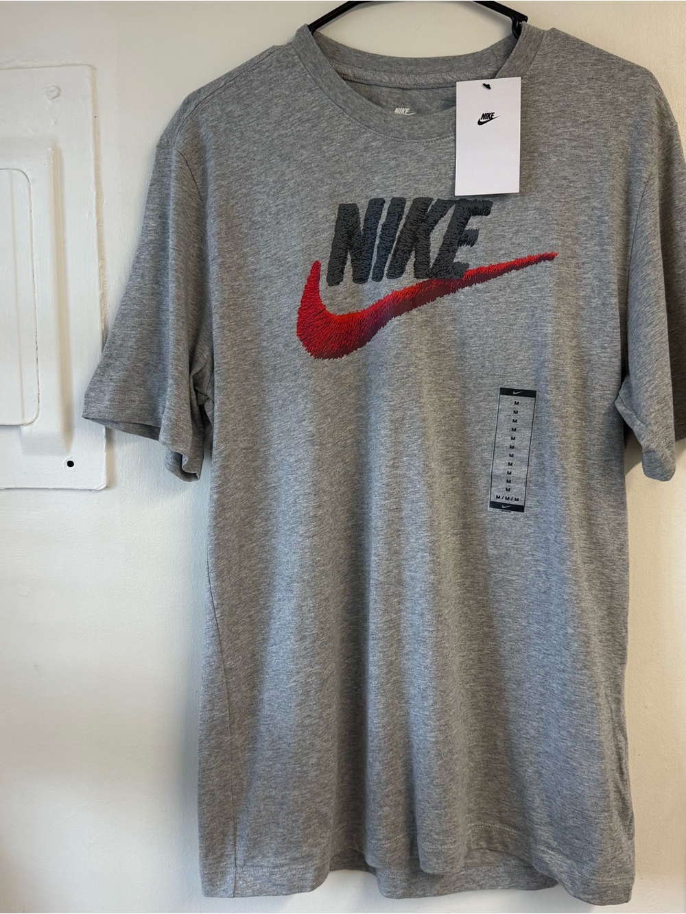 NWT Men’s The Nike Tee W Red Swoosh Label Size Medium